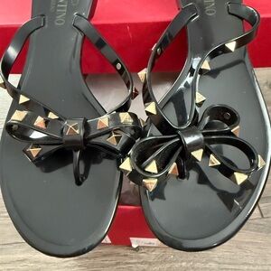 Jelly Valentino slides size 8